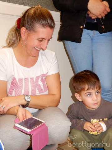 A Tama Hungary Kft. dolgozói beteg gyerekenek adományoztak 12